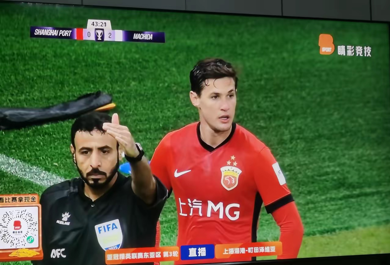 关于集结日瓦伦西亚备战中超赛后费耶诺德强势反弹，现场解说直呼：武汉三镇队长鼓劲备战法国杯的信息